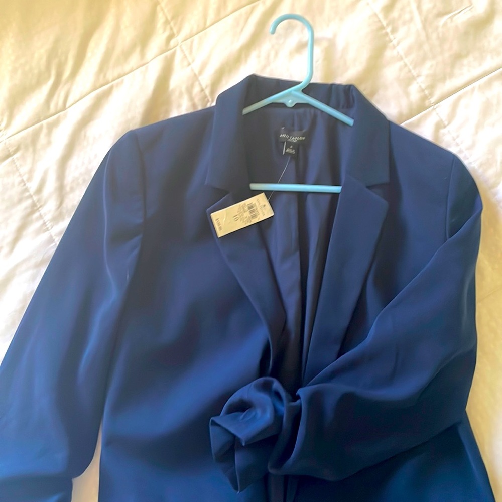 Cute slouchy sleeve blazer!